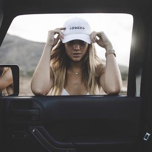 White issues.la hat